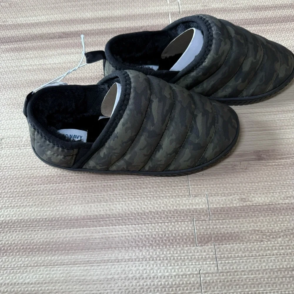 Old Navy Boys Camouflage Quilted Slip-On Slippers, Fleece Lined, XXL(5y-6y)